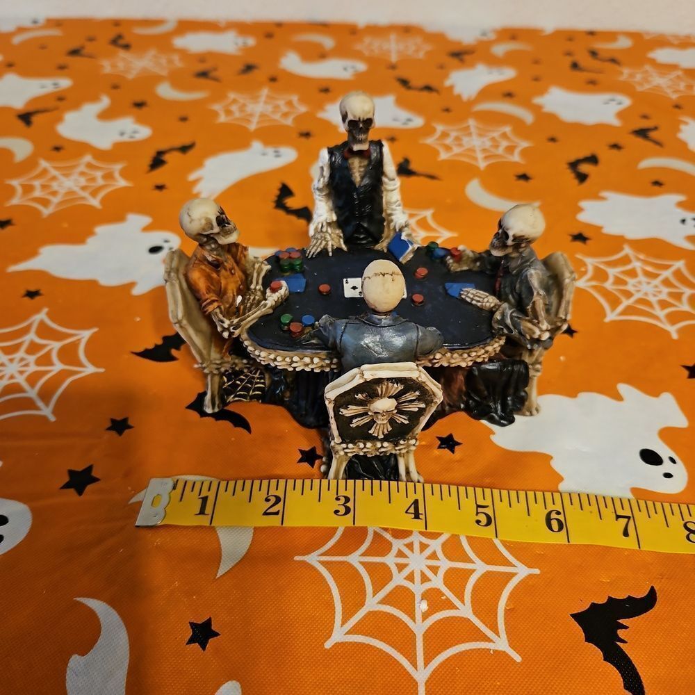 Skeleton Poker Table Figurine Table Decor - Picture 11 of 12